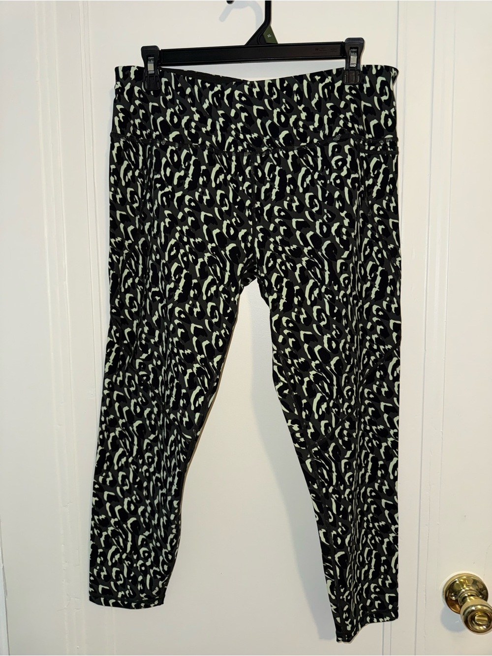 Sweaty Betty Black, Green and Mint Leopard Print Power 7/8 Leggings